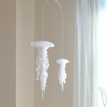 画像をギャラリービューアに読み込む, 白い2匹のクラゲのモビール インテリア アート