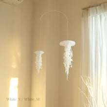 画像をギャラリービューアに読み込む, 白い2匹のクラゲのモビール インテリア アート