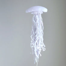 Load image into Gallery viewer, 【一点もの】004「何色かなんて誰にも決められない」 (size: M) One-of-a-kind Jellyfish 004