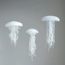 画像をギャラリービューアに読み込む, 白いクラゲ ハンドメイドアート作品
