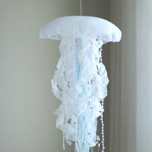 Load image into Gallery viewer, 【一点もの】008「空想と現実の間に住む白クラゲ」 (size: M-wide) One-of-a-kind Jellyfish 008