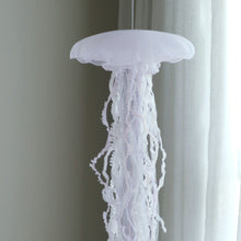 Load image into Gallery viewer, 【一点もの】004「何色かなんて誰にも決められない」 (size: M) One-of-a-kind Jellyfish 004