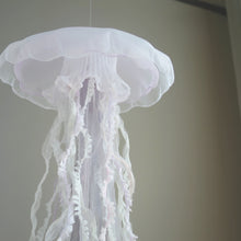 Load image into Gallery viewer, 【一点もの】004「何色かなんて誰にも決められない」 (size: M) One-of-a-kind Jellyfish 004
