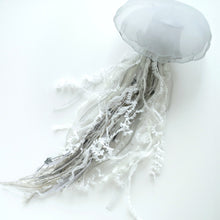 Load image into Gallery viewer, 【一点もの】010「今 ただそこに そのままで」 (size: M) One-of-a-kind Jellyfish 010