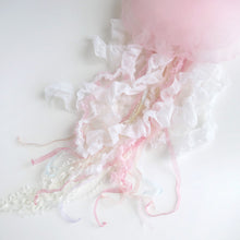 Load image into Gallery viewer, ピンクのクラゲ(インテリア雑貨)
