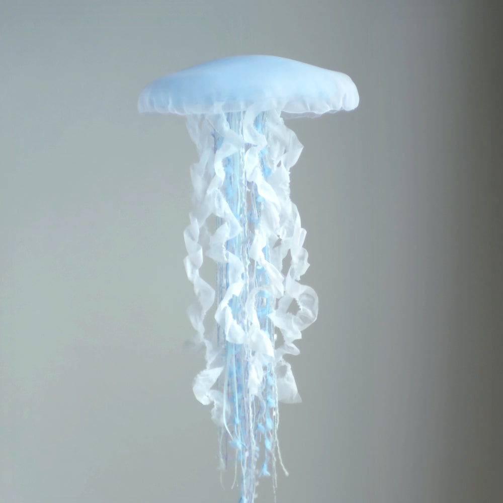 034【一点もの】「淡いアイスブルーの本心」(size: L) One-of-a-kind Jellyfish 034