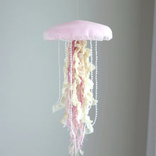 Load image into Gallery viewer, 049【一点もの】「空想と現実の間に住む桃色クラゲ」 (size: M-wide) One-of-a-kind Jellyfish 049
