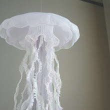 Load image into Gallery viewer, 【一点もの】004「何色かなんて誰にも決められない」 (size: M) One-of-a-kind Jellyfish 004
