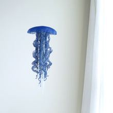 Load image into Gallery viewer, 033【一点もの】「深い海 深いブルー」 (size: M-wide) One-of-a-kind Jellyfish 033
