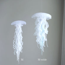 Load image into Gallery viewer, 【一点もの】008「空想と現実の間に住む白クラゲ」 (size: M-wide) One-of-a-kind Jellyfish 008
