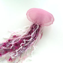 Load image into Gallery viewer, 047【一点もの】「愛を注ぎすぎるマゼンダクラゲ」 (size: M) One-of-a-kind Jellyfish 047
