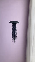 비디오를 갤러리 뷰어 046【一点もの】「一年に一度だけ会えるクラゲ」黒x紫 (size: M) One-of-a-kind Jellyfish 046에 로드 및 재생
