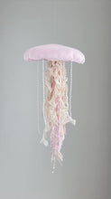 在图库查看器中加载和播放视频，049【一点もの】「空想と現実の間に住む桃色クラゲ」 (size: M-wide) One-of-a-kind Jellyfish 049
